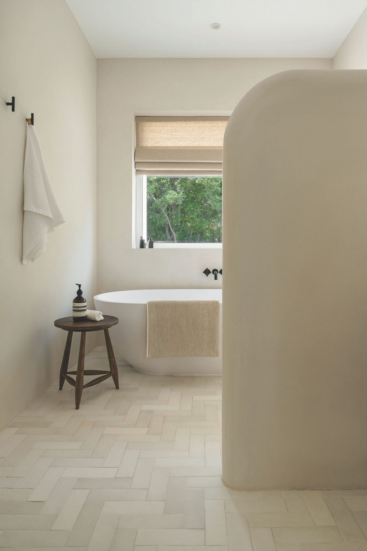 家装设计案例鉴赏——简约下沉式微水泥别墅装修设计