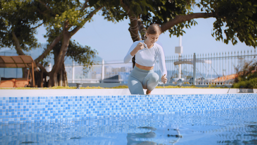 Ofuzzi泳池清洁机器人