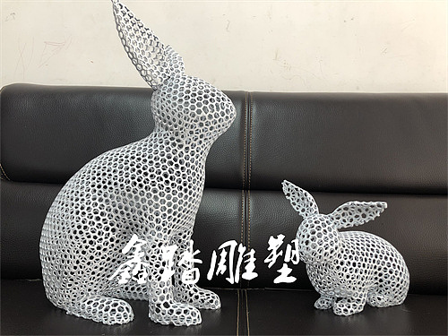 绿色草地不锈钢兔子雕塑 园林景观氛围金属工艺品