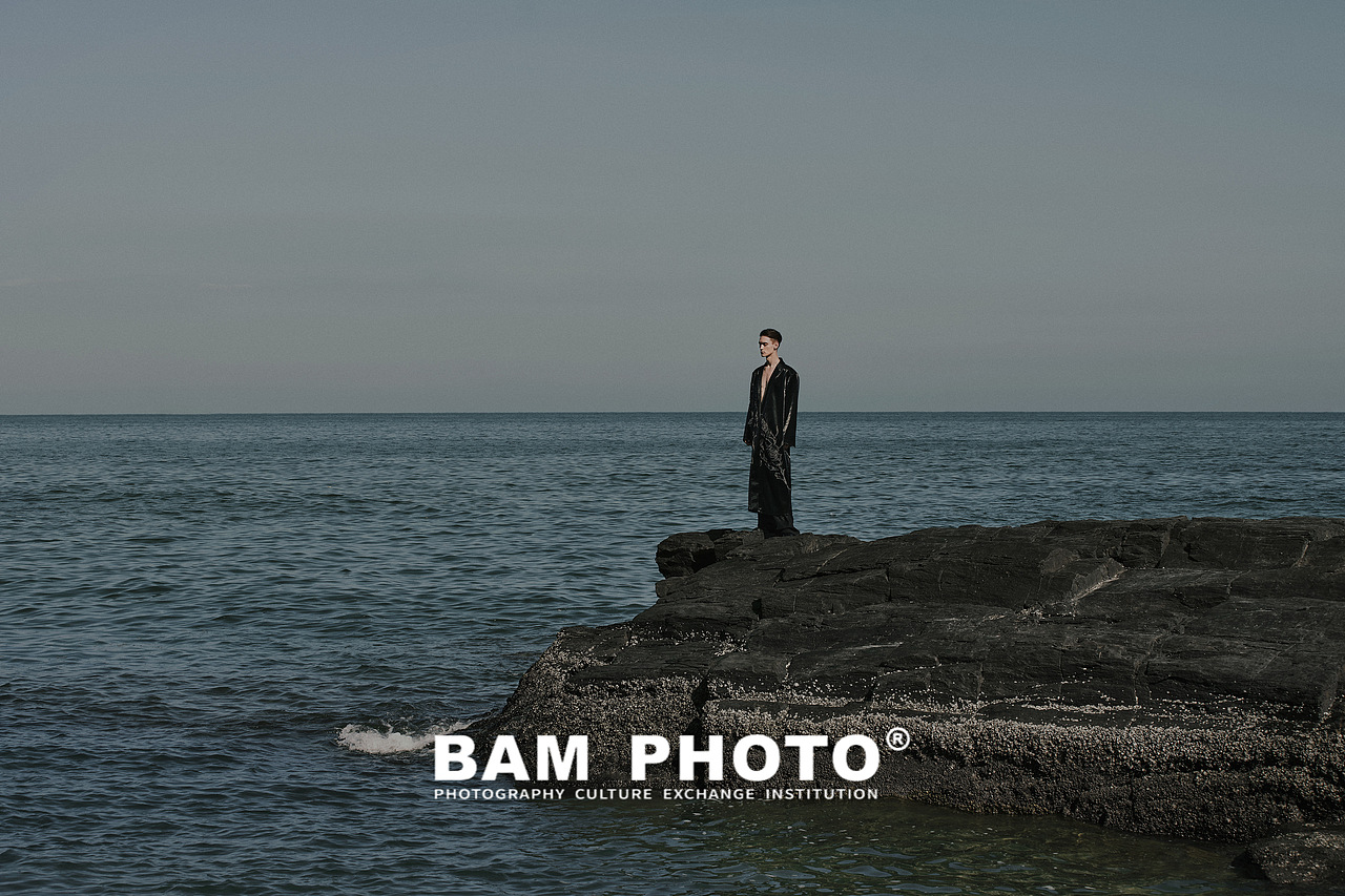 服装拍摄|海边拍摄冷调高级感时尚大片