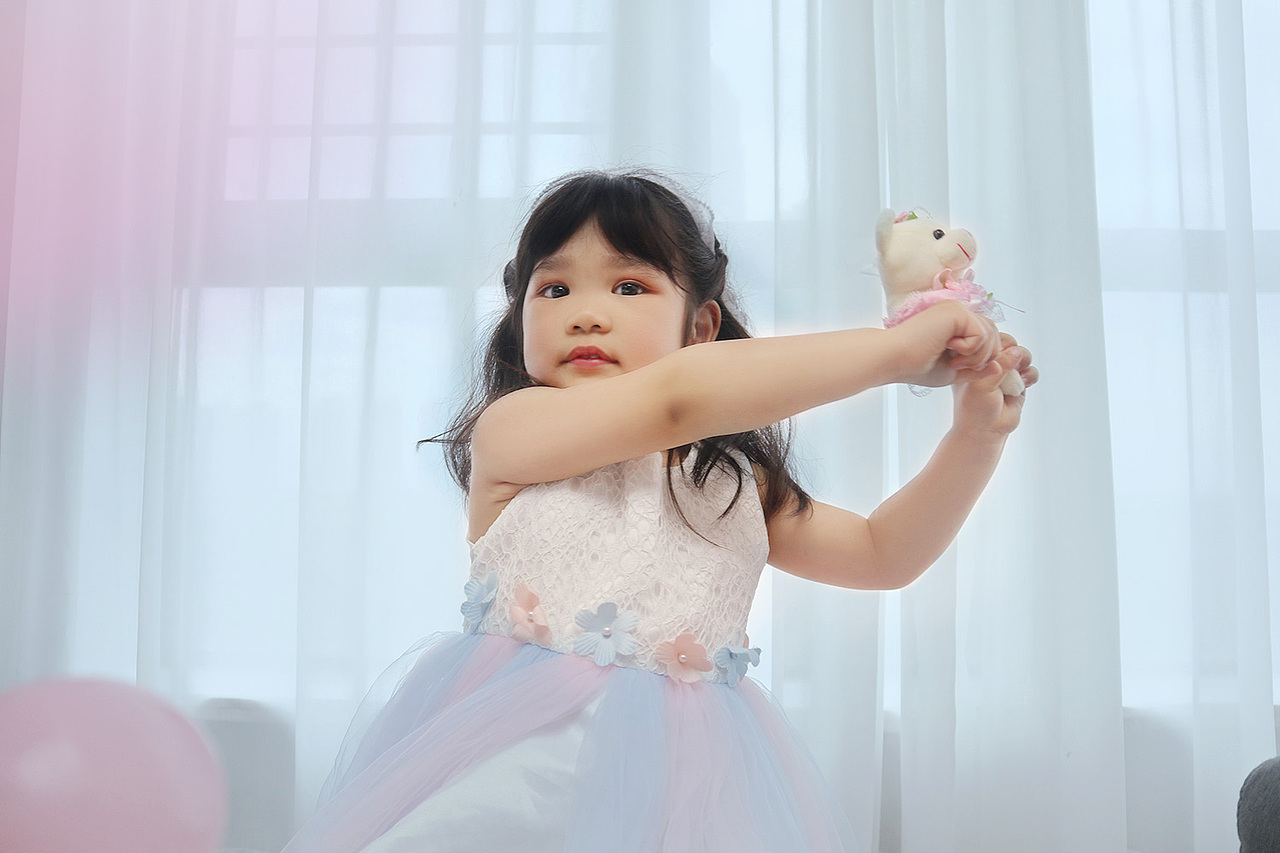 愿每個(gè)女孩都有公主裙（圖ZMzUwMTQxMTQ0） - 人像攝影 - 站酷設(shè)計(jì)師愛聯(lián)說原創(chuàng)素材 - 站酷ZCOOL