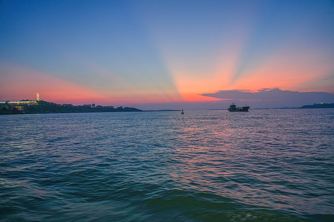 湄岛海上渡船晚霞风光（图ZMzE3OTUzNTYw） - 风光摄影 - 站酷设计师莲蓬蛙蛙原创素材 - 站酷ZCOOL