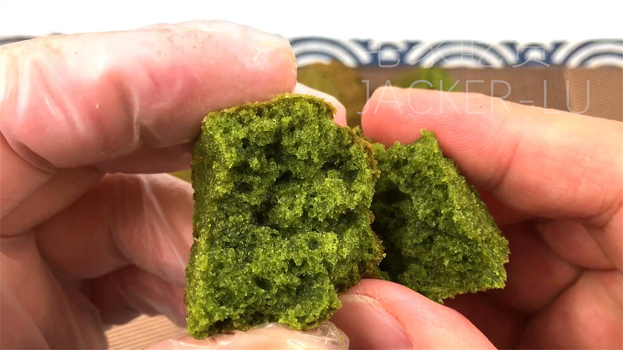 焦糖抹茶玛德琳,焦糖香醇,淡淡抹茶香气,扑面而来。