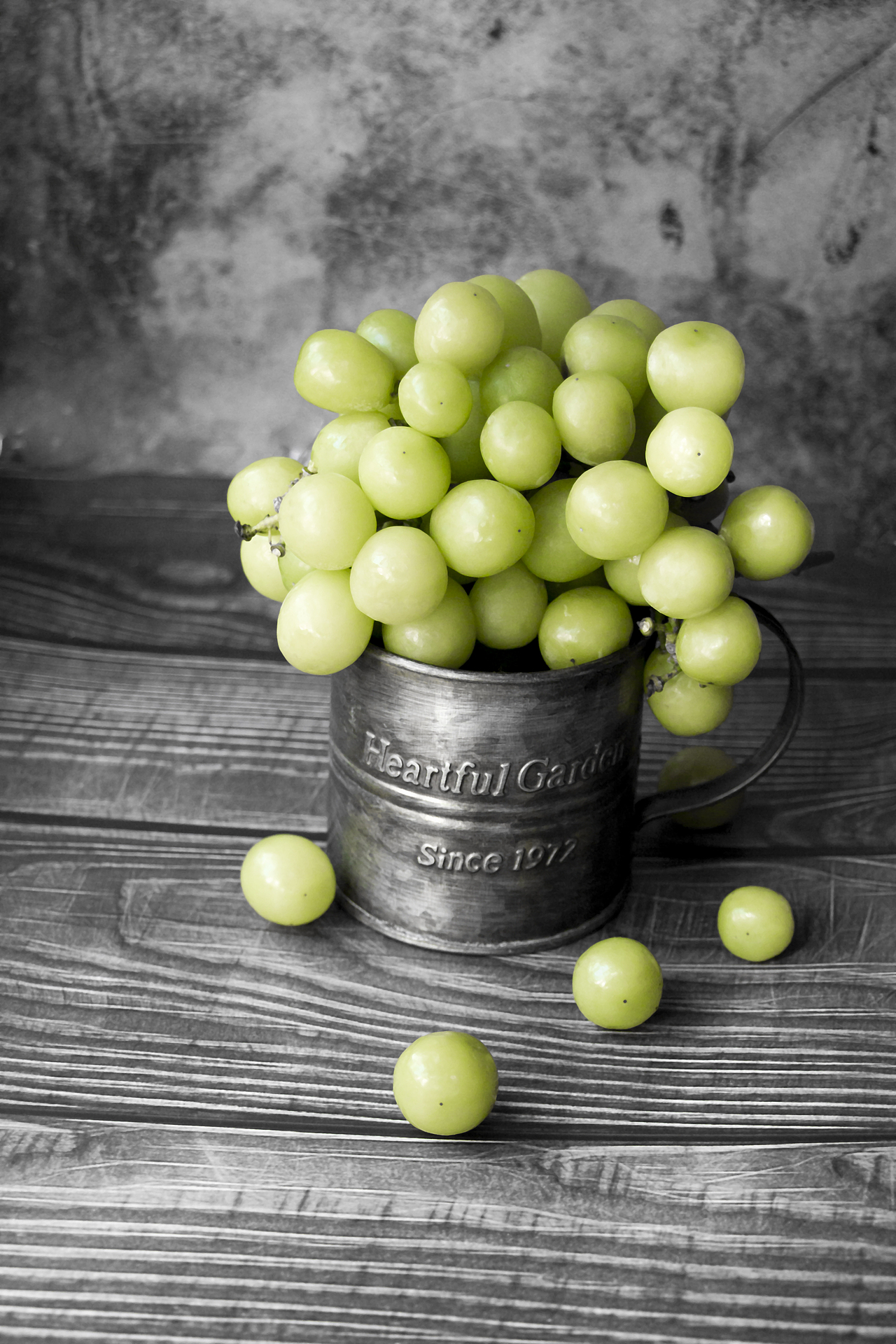 一串葡萄，真的，看的，不是用来吃的（图ZMzIwMDYyNTI0） - 产品摄影 - 站酷设计师FirstRaysDesign原创素材 - 站酷ZCOOL