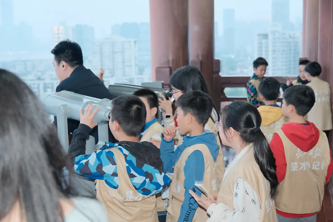黄鹤楼公园里的抓拍（图ZMzY4MzUzMDM2） - 人像摄影 - 站酷设计师沙僧SEA原创素材 - 站酷ZCOOL