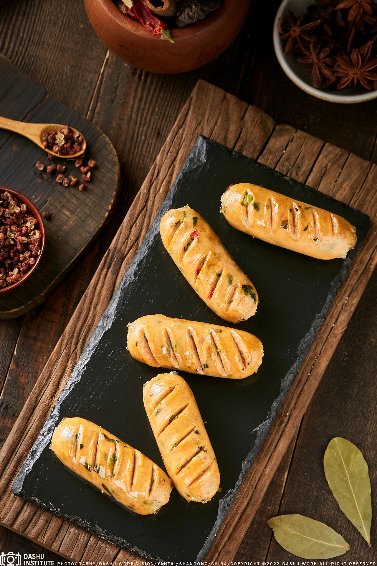 青红椒肠 | 火腿肠 | 香肠（图ZMzA1NjcyNTM2） - 美食摄影 - 站酷设计师摄影小林原创素材 - 站酷ZCOOL