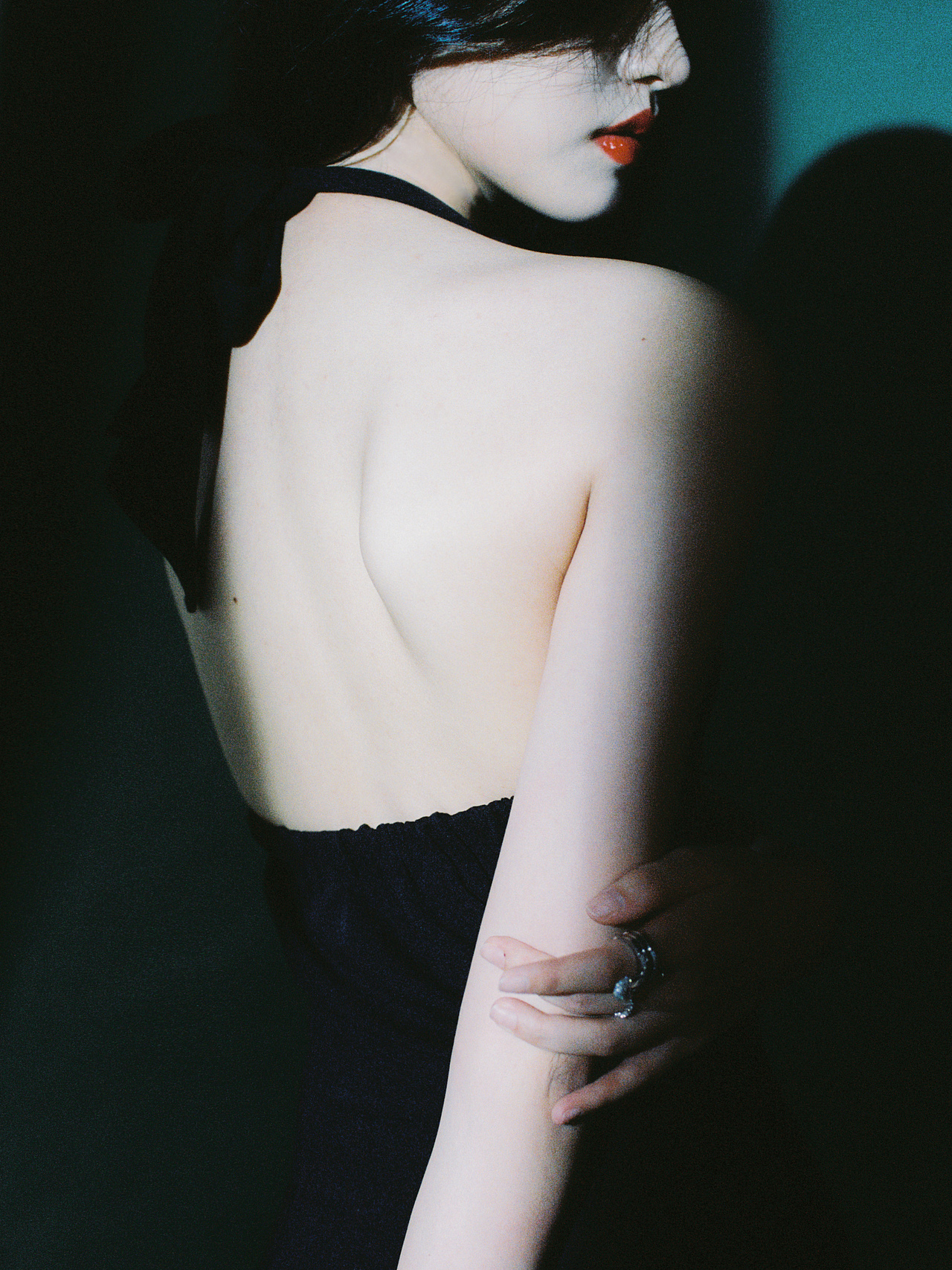 “请你,望向我的镜头深处”——赵丽思写真集