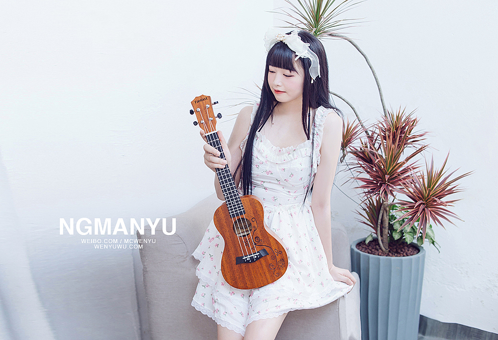 可爱的尤克里里人像