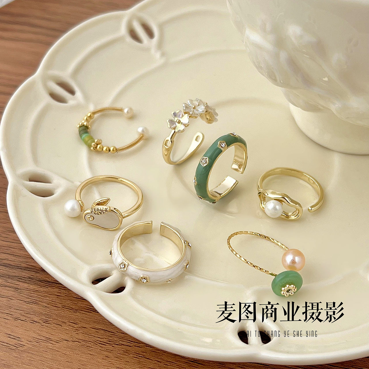 产品摄影 外贸饰品戒指拍摄 戒指静物平铺拍照外贸拍摄（图ZMzY5NzQ0NjQw） - 产品摄影 - 站酷设计师义乌麦图摄影官网原创素材 - 站酷ZCOOL