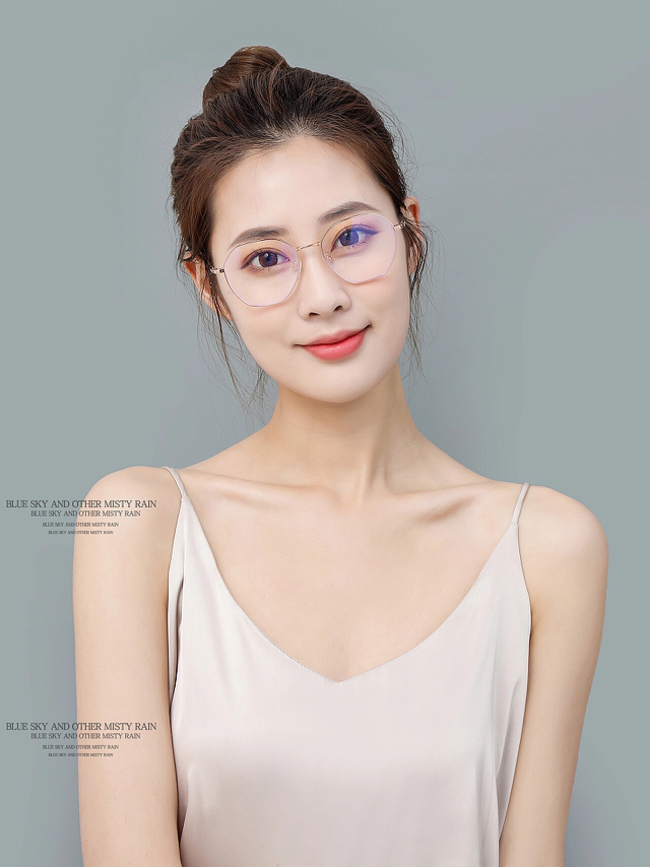 迷人的美女模特眼镜广告高清壁纸-1280x960下载 | 10wallpaper.com