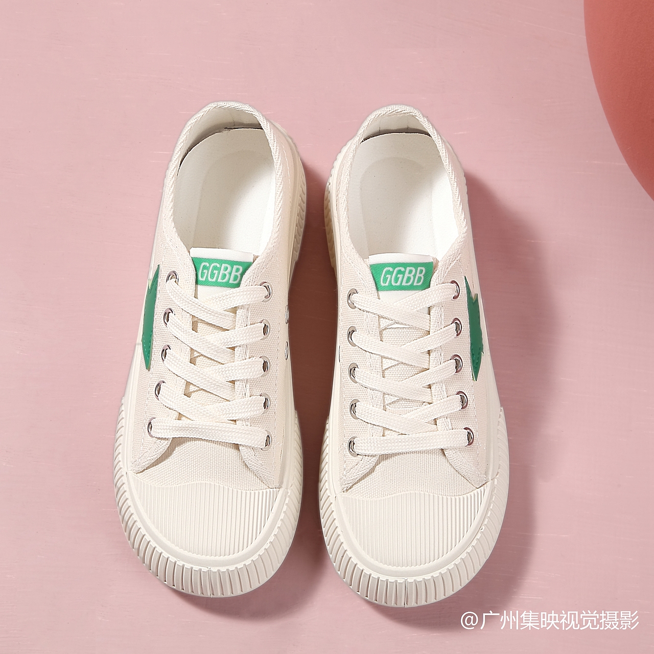 潮流板鞋拍照 运动女鞋网拍 电商鞋子拍摄 纯背景拍图