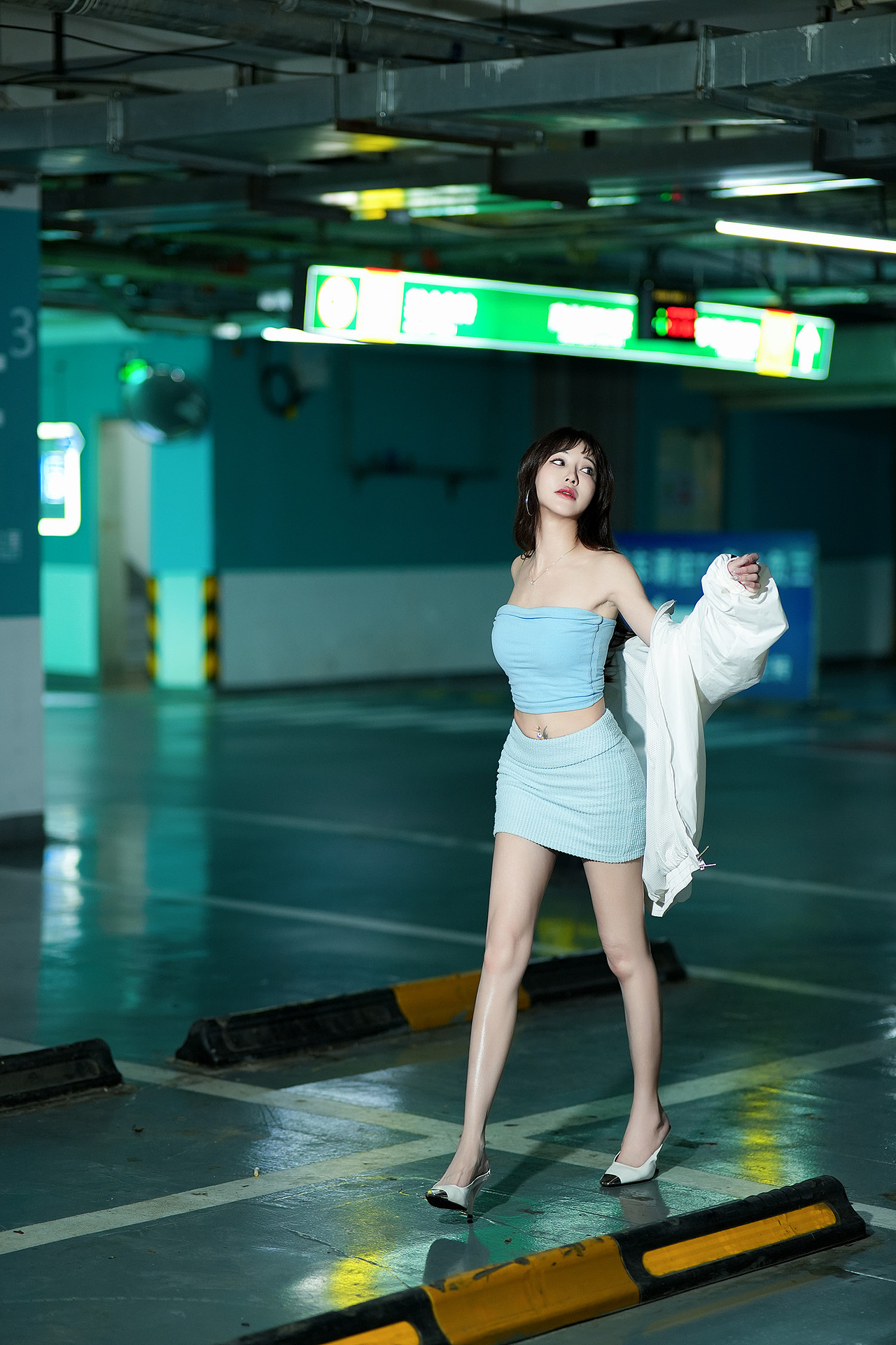 我在华贸的地下室听歌