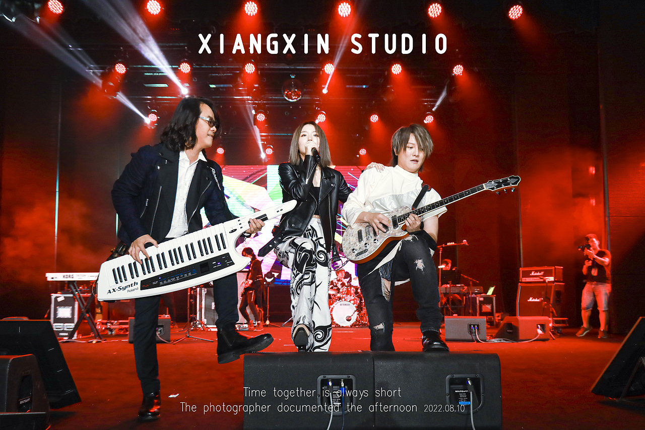 商业活动摄影|四川传媒学院飞儿乐队活动现场|图片直播（图ZMzU3ODM5NDI4） - 时尚/艺术摄影 - 站酷设计师象心商业活动摄影原创素材 - 站酷ZCOOL