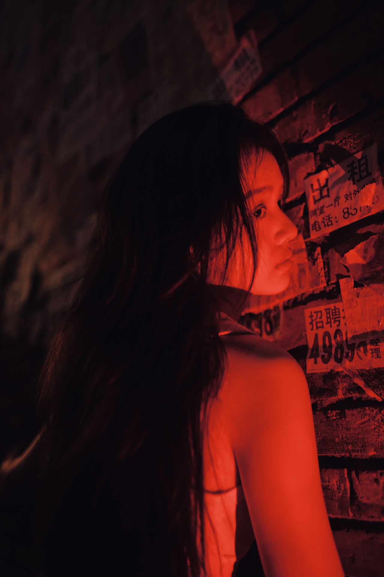 霓虹灯下，形单影只（图ZMzcwOTU0NjA4） - 人像摄影 - 站酷设计师月海沫原创素材 - 站酷ZCOOL