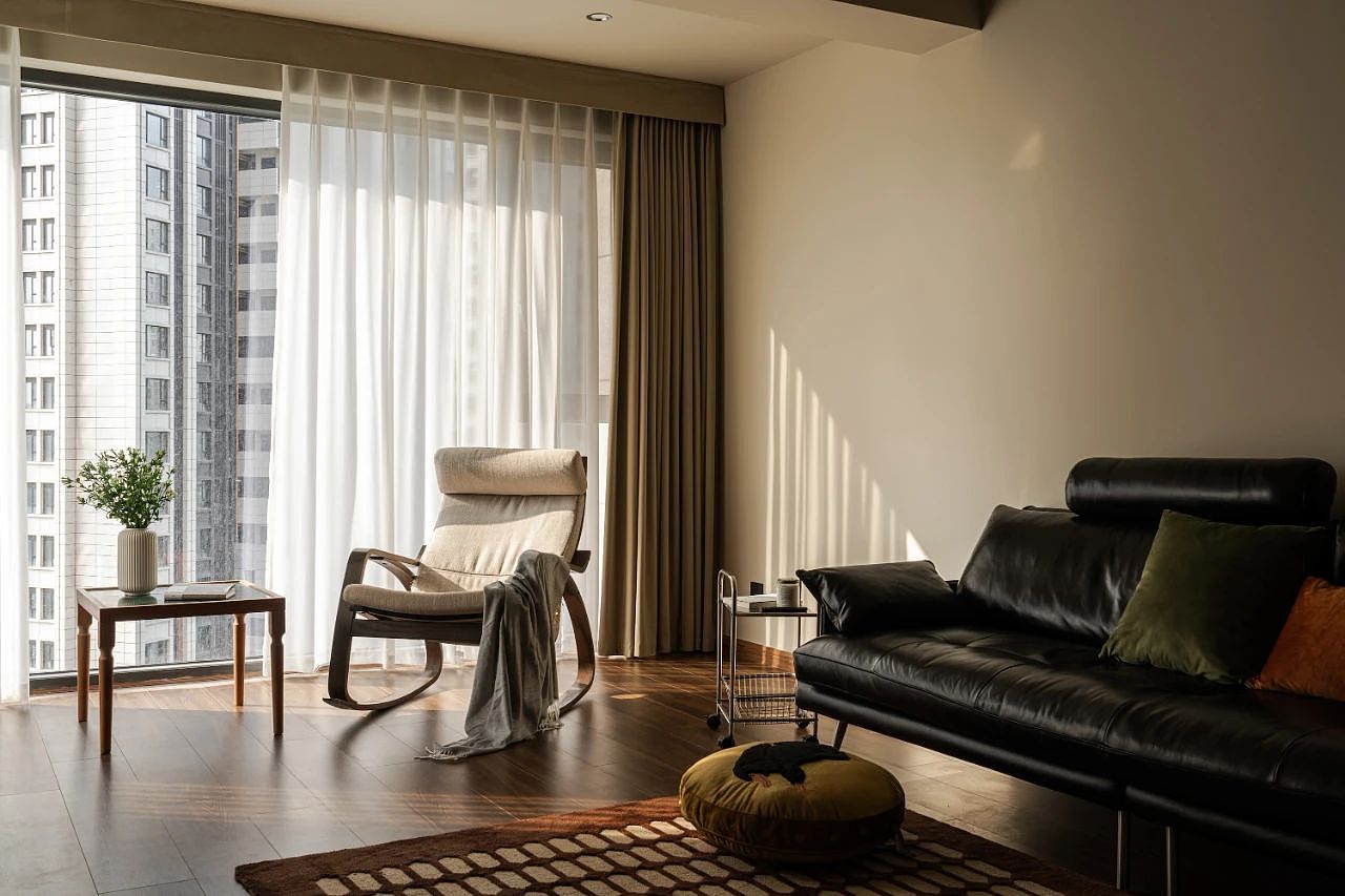 细节满满的94㎡三居,实木质感、悠闲灵动的独居小家~