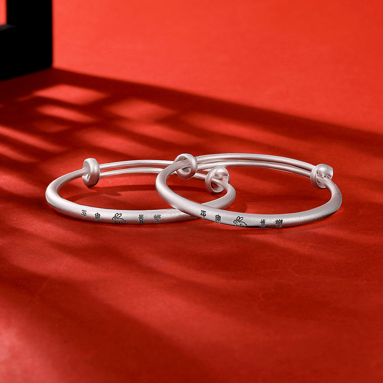 珠宝摄影vol.13 | 宝宝锁包手镯【红色·光影】