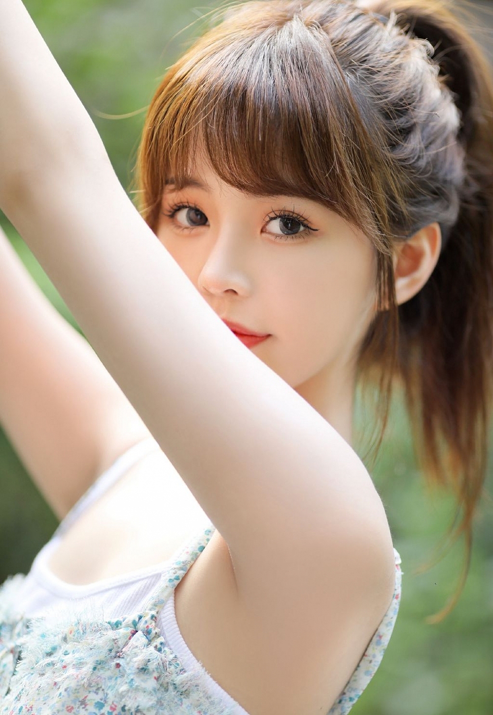 吊带萝莉齐刘海高马尾