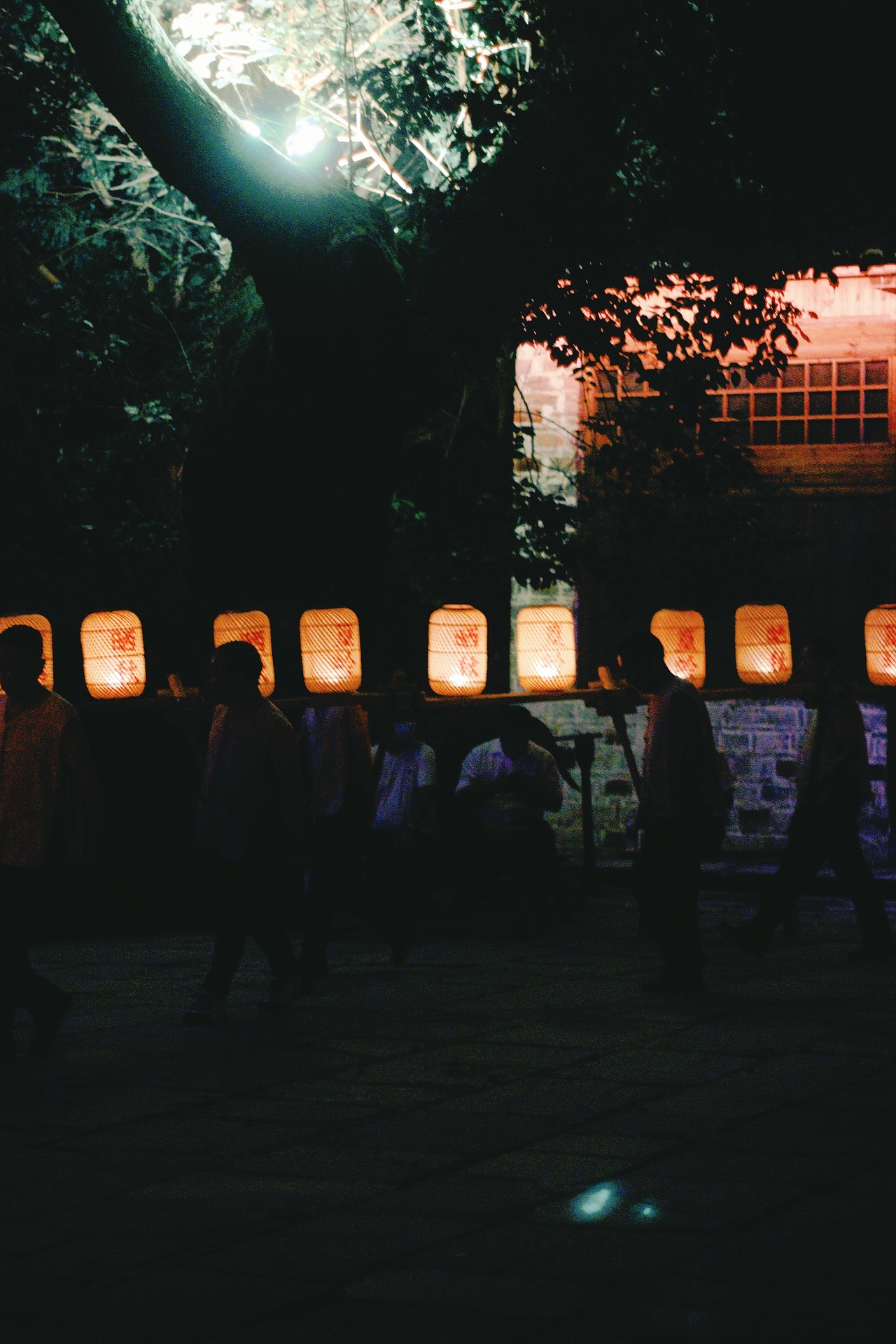 夜里的板凳龙灯