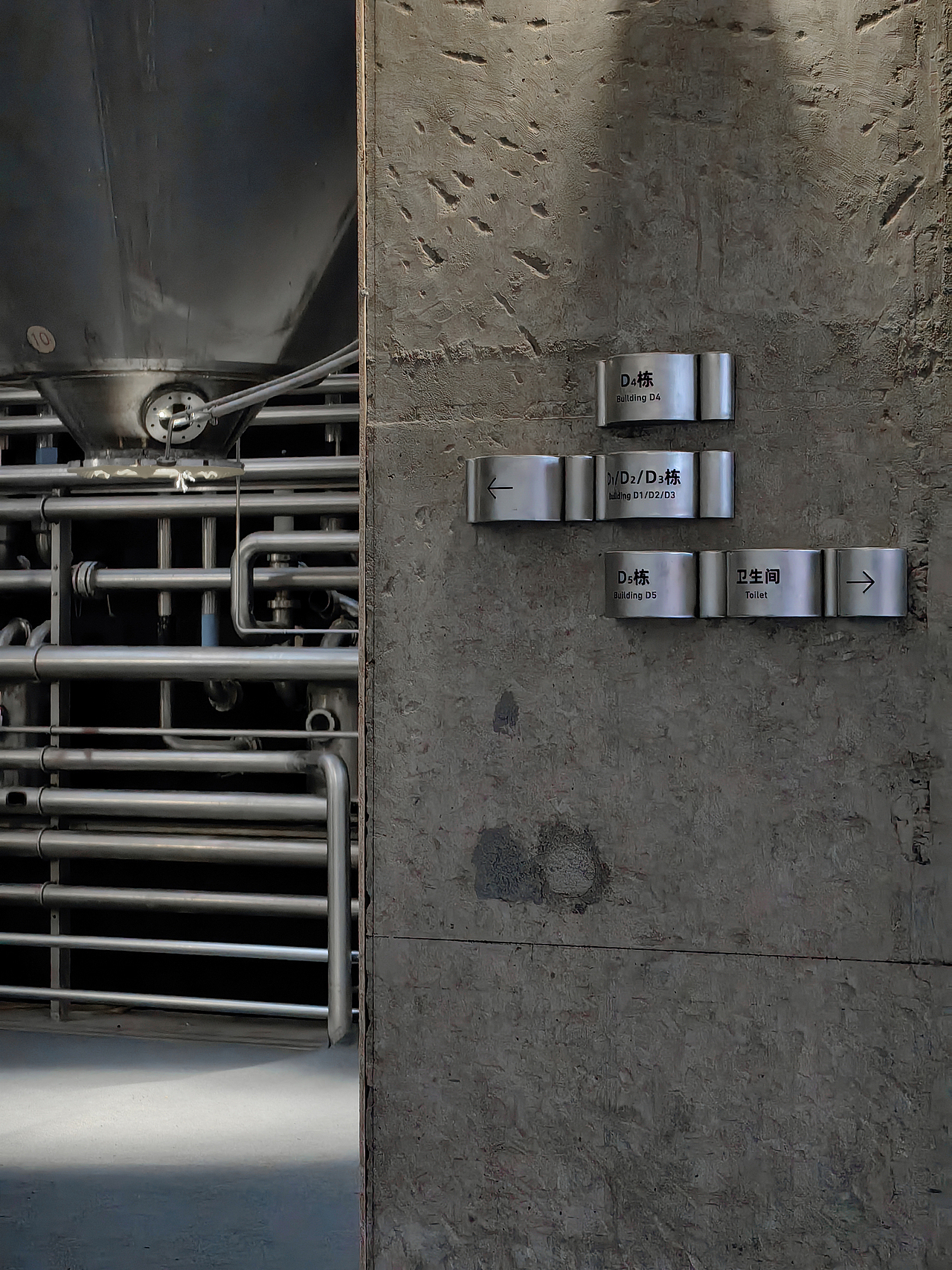 金威啤酒厂— 标识导视设计