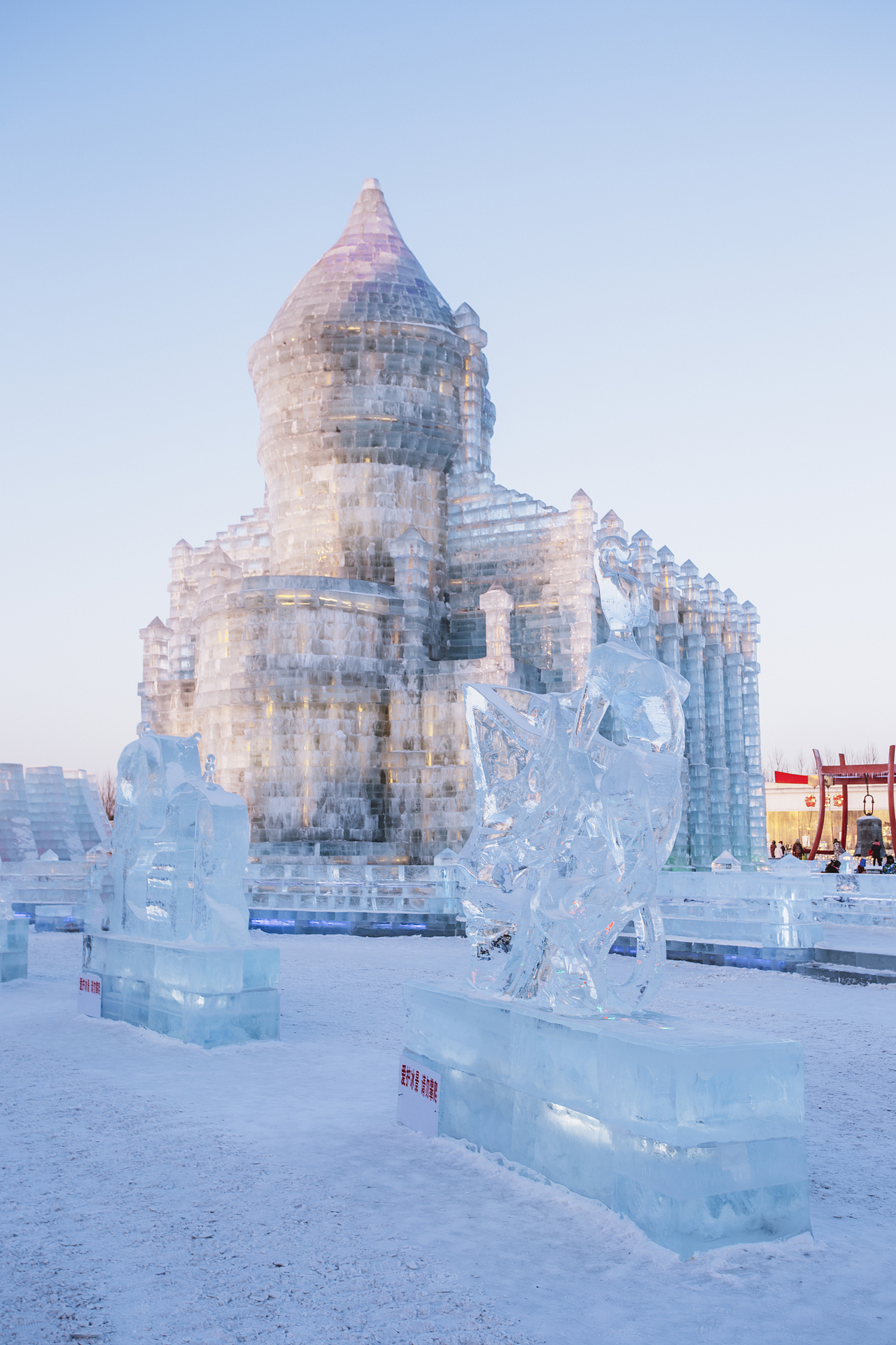 哈爾濱冰雪大世界（圖ZMzI2ODkwMzcy） - 環(huán)境/建筑攝影 - 站酷設(shè)計(jì)師攝影師杜凱原創(chuàng)素材 - 站酷ZCOOL