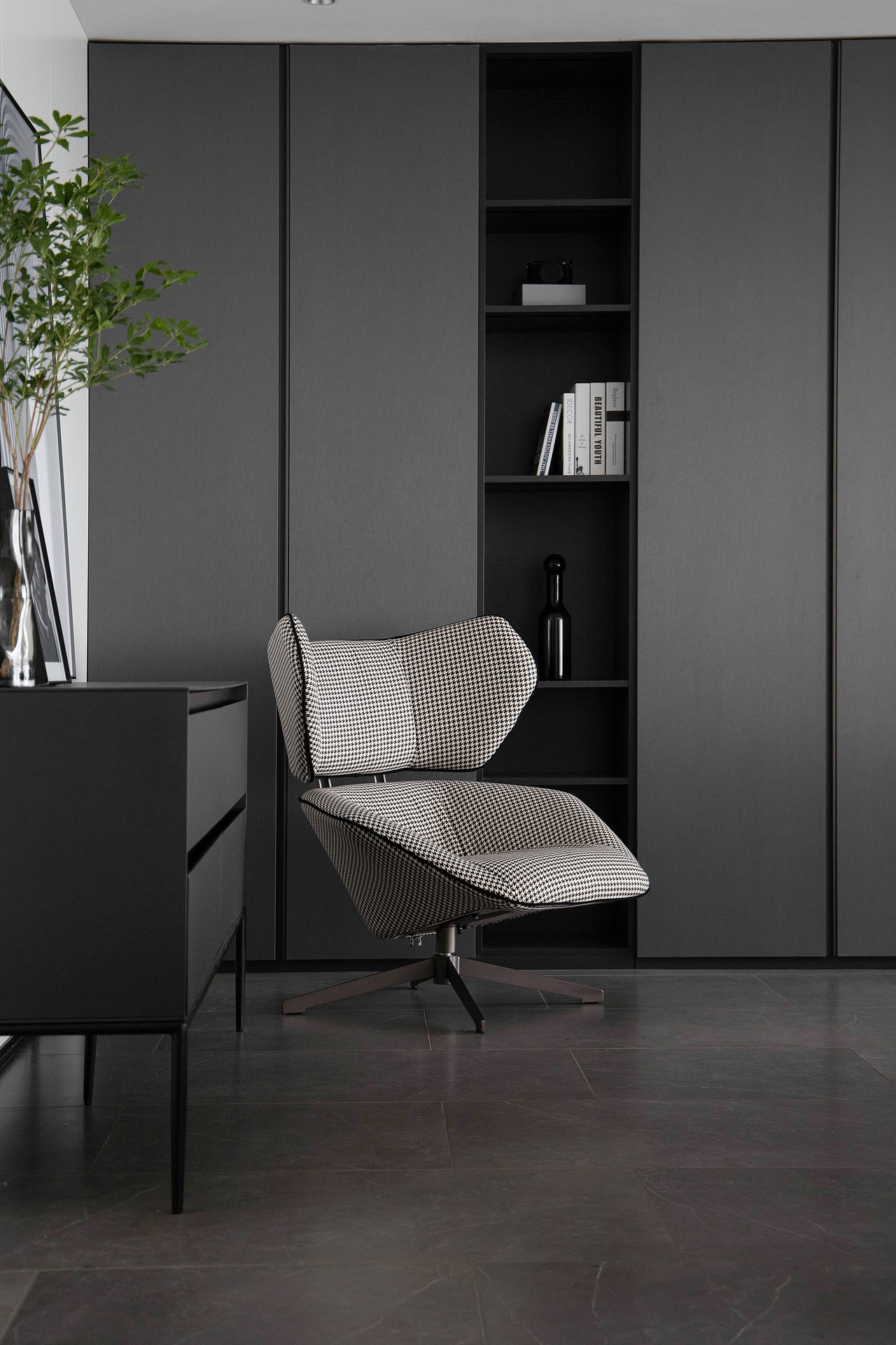 开放式书房共享于公共空间,呈现了空间与空间的对话.