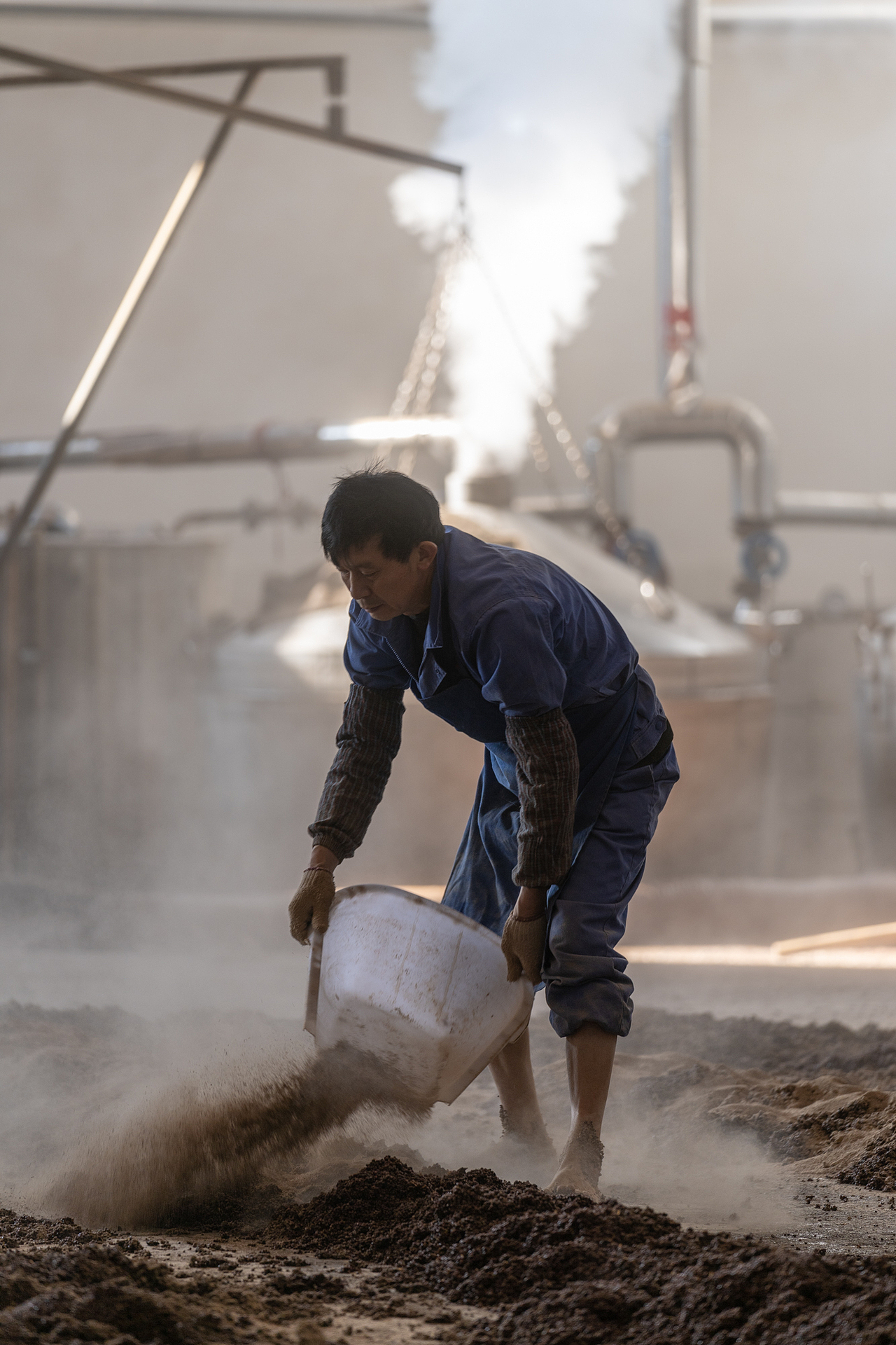 茅台镇酱香酒酒厂酿造过程_摄影师小培-站酷zcool