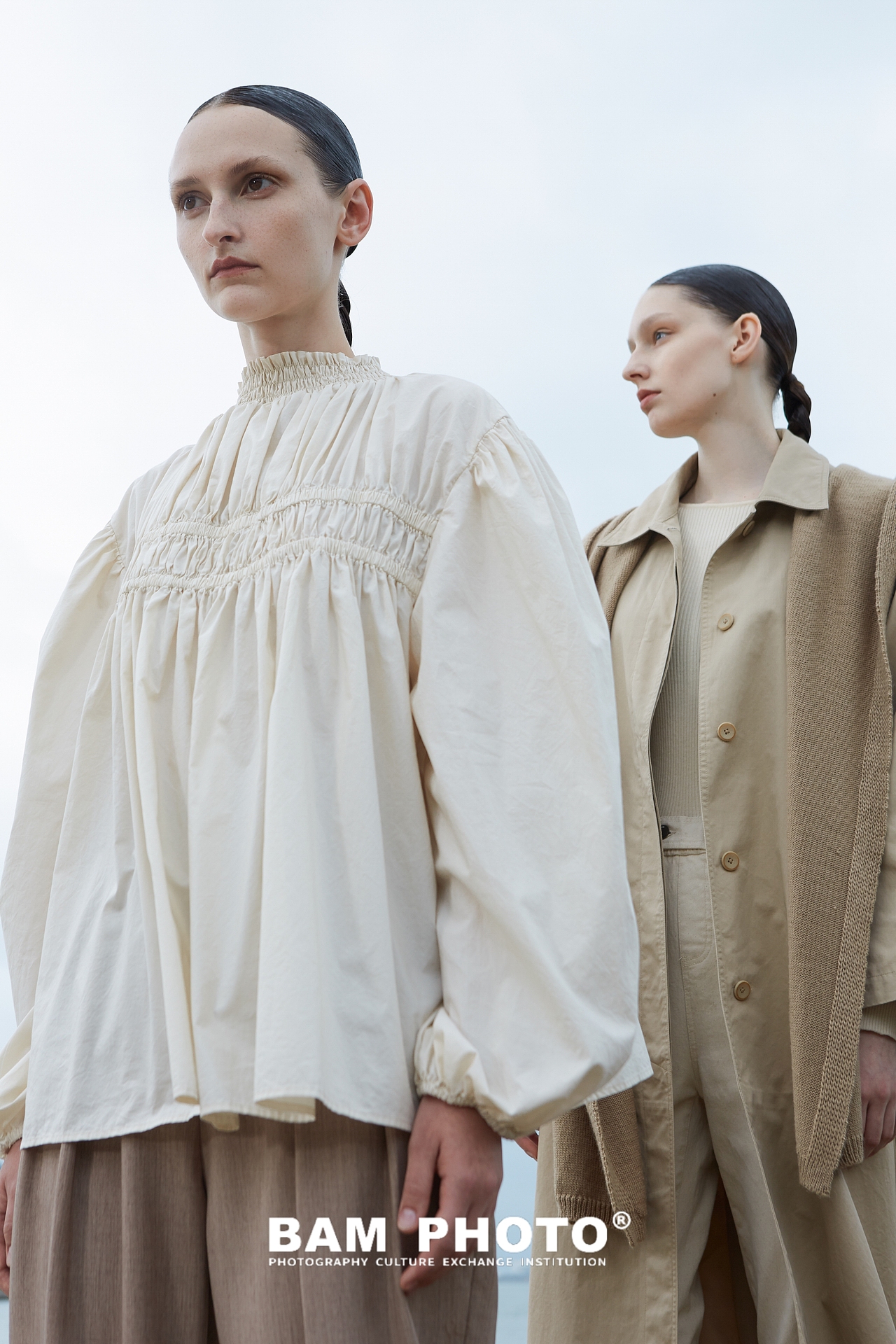 摄影｜海边拍时尚女装大片，极简氛围感拉满！（图ZMzU4MzY3MTY4） - 时尚/艺术摄影 - 站酷设计师和光白马工作室原创素材 - 站酷ZCOOL