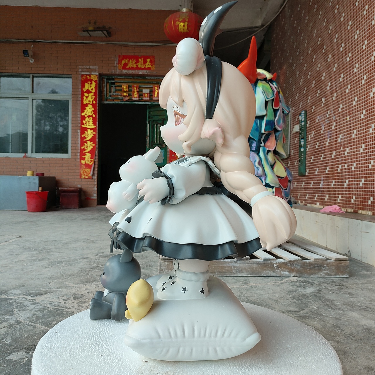 这么可爱的女娃潮玩公仔玻璃钢环保材质防腐耐晒