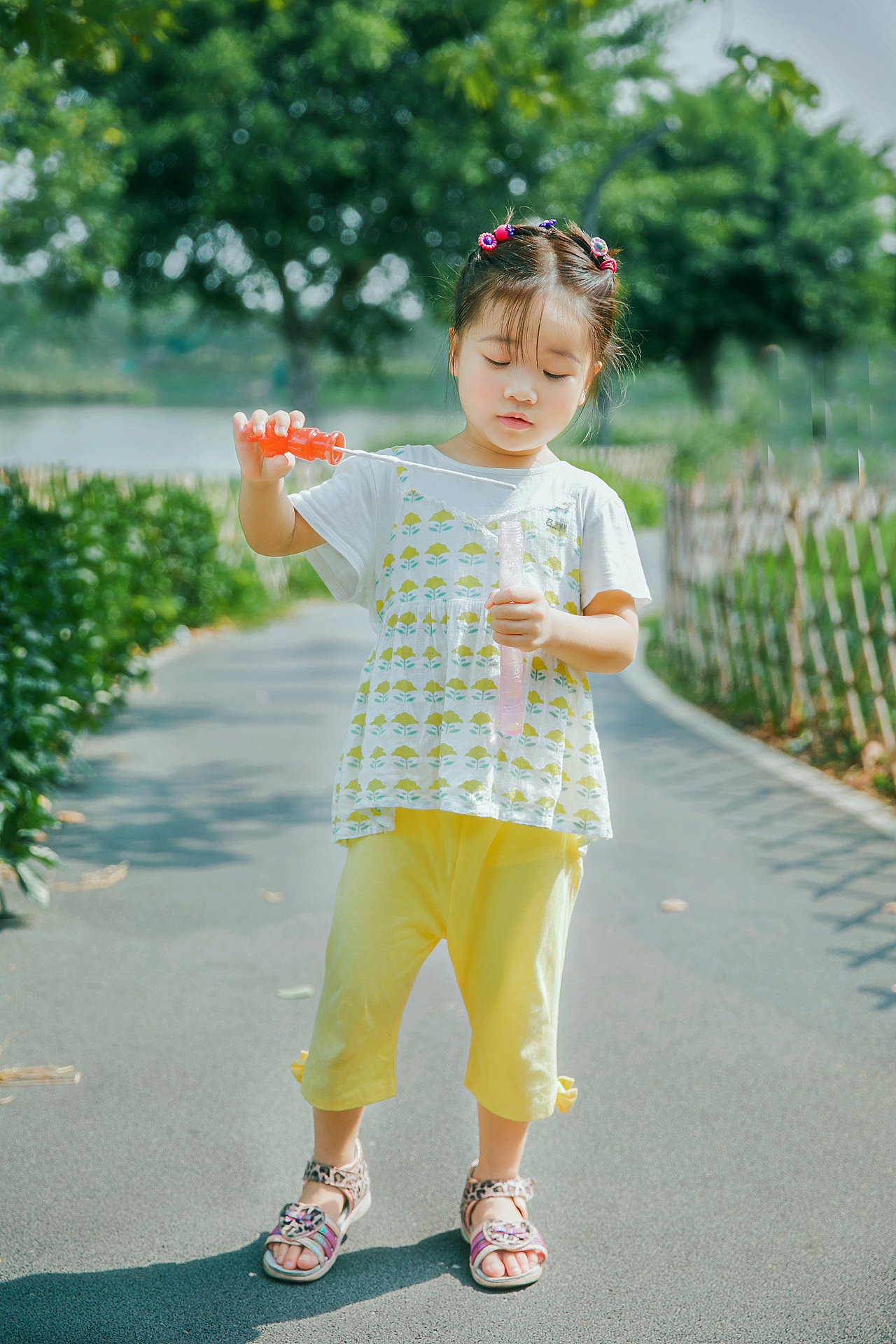 小朋友写真 有泡泡就可以玩半天的时光（图ZMzI4MjIzNTIw） - 人像摄影 - 站酷设计师悦色儿原创素材 - 站酷ZCOOL