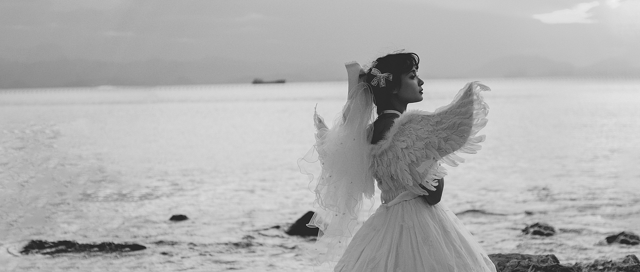 落日沉溺于栗色的海