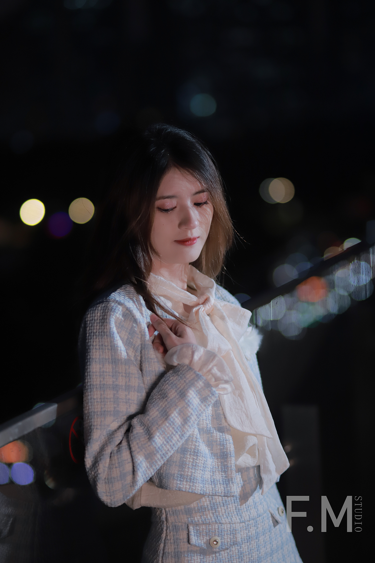 在广州,拍摄了一组城市夜景情绪人像