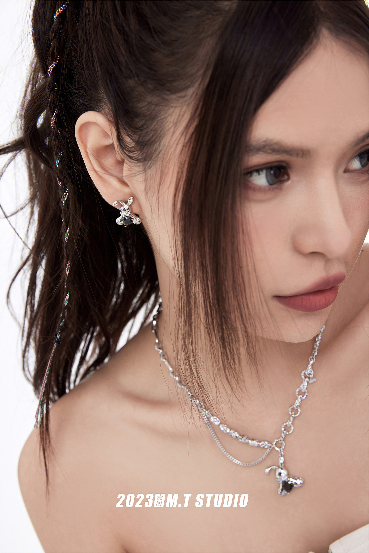 义乌 高级感饰品模特图轻奢级珠宝首饰摄影服务（图ZMzMwNzc2NjQw） - 人像摄影 - 站酷设计师麦图商业摄影原创素材 - 站酷ZCOOL