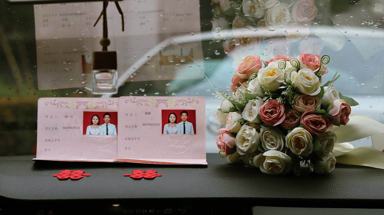 领证跟拍~（图ZMzA0OTk3MDA0） - 人文/纪实摄影 - 站酷设计师MOONhi原创素材 - 站酷ZCOOL