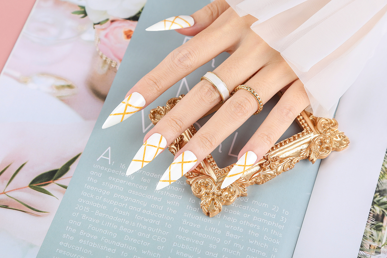 甲油胶/拉线胶 手摸拍摄2（图ZMzE3MzgxNTQw） - 产品摄影 - 站酷设计师Ken_一迅原创素材 - 站酷ZCOOL