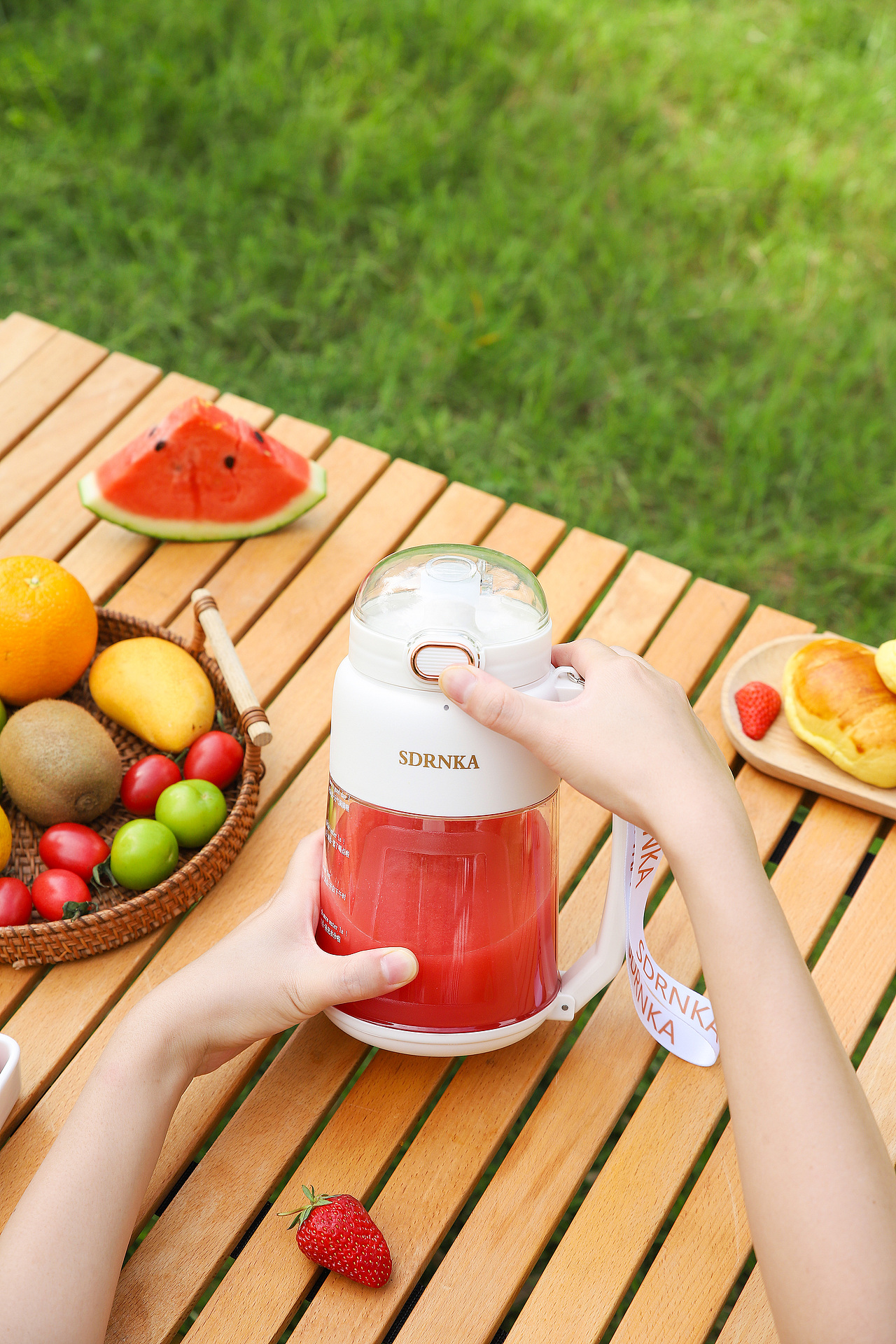 戶外榨汁桶（圖ZMzQyODEzOTky） - 產(chǎn)品攝影 - 站酷設(shè)計師藝卓攝影設(shè)計原創(chuàng)素材 - 站酷ZCOOL