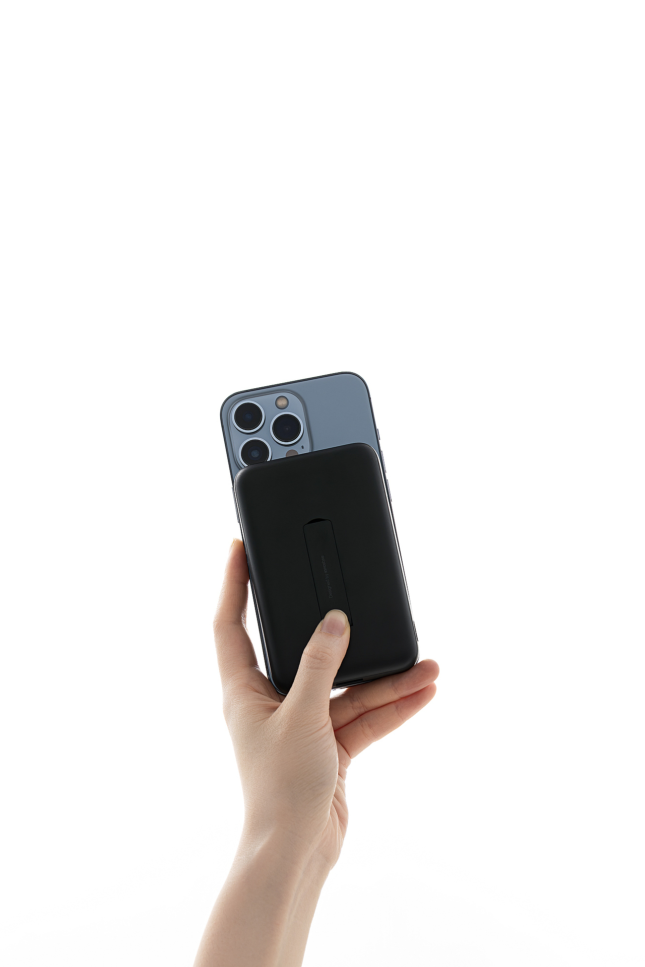 随手拍丨innostyle MagSafe 磁吸充电宝（图ZMzA3MTE1MzI4） - 产品摄影 - 站酷设计师白底图原创素材 - 站酷ZCOOL