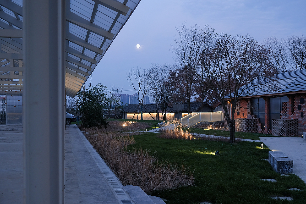 废弃混凝土块做的景观汀步© 小隐建筑