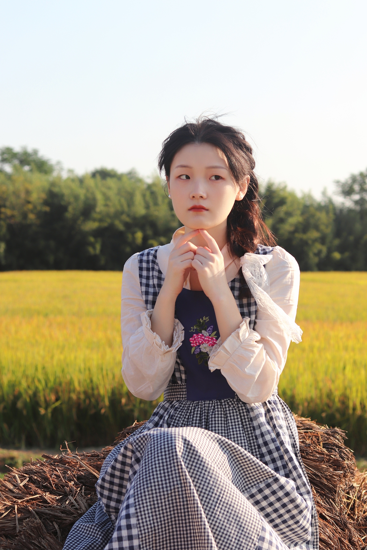 【20221019】粮仓蓝格裙少女写真