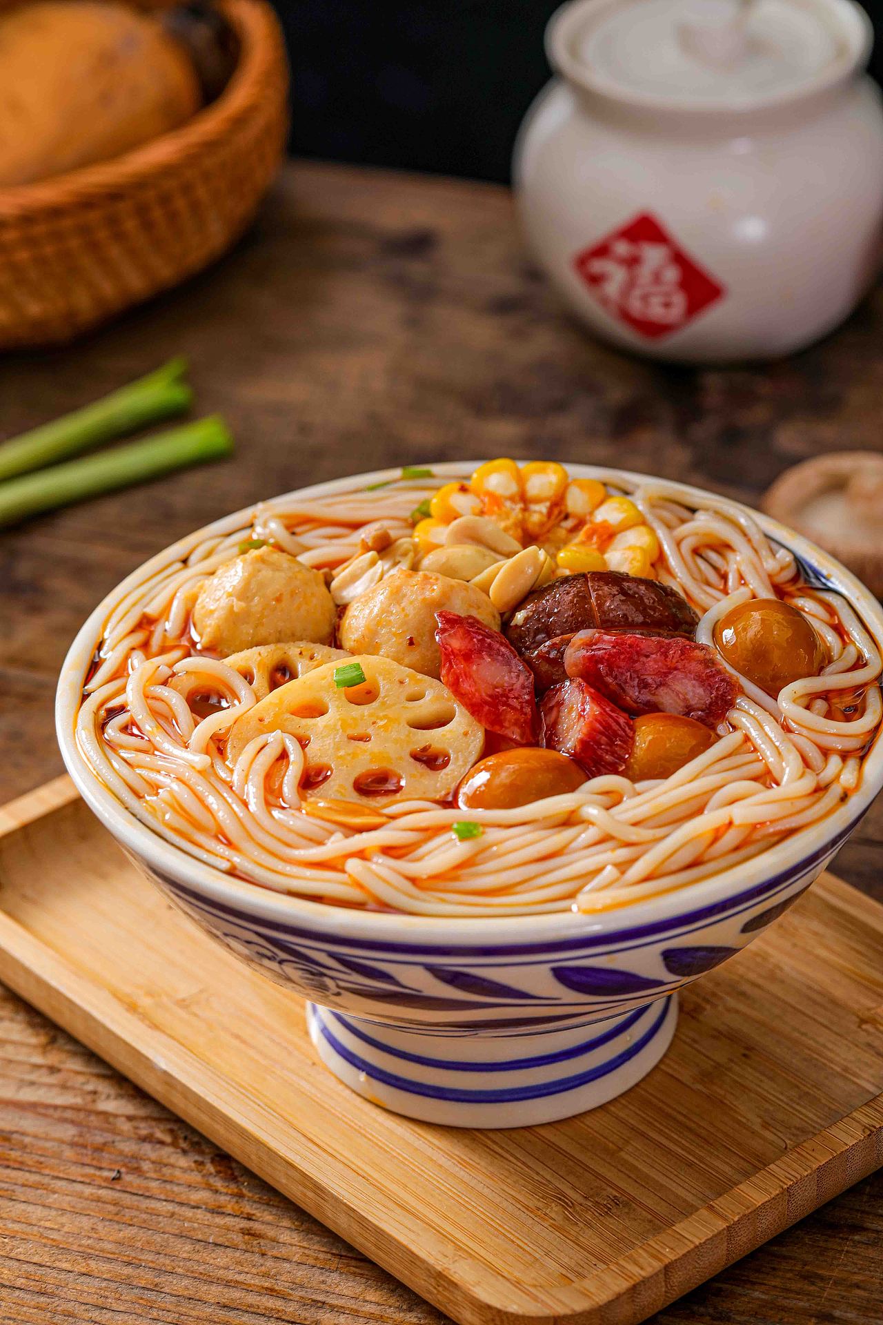 过桥米线米粉香辣酱料麻辣粉丝粉条螺蛳粉麻辣烫速食（图ZMzY3NDA2OTky） - 美食摄影 - 站酷设计师光绪摄影工作室原创素材 - 站酷ZCOOL