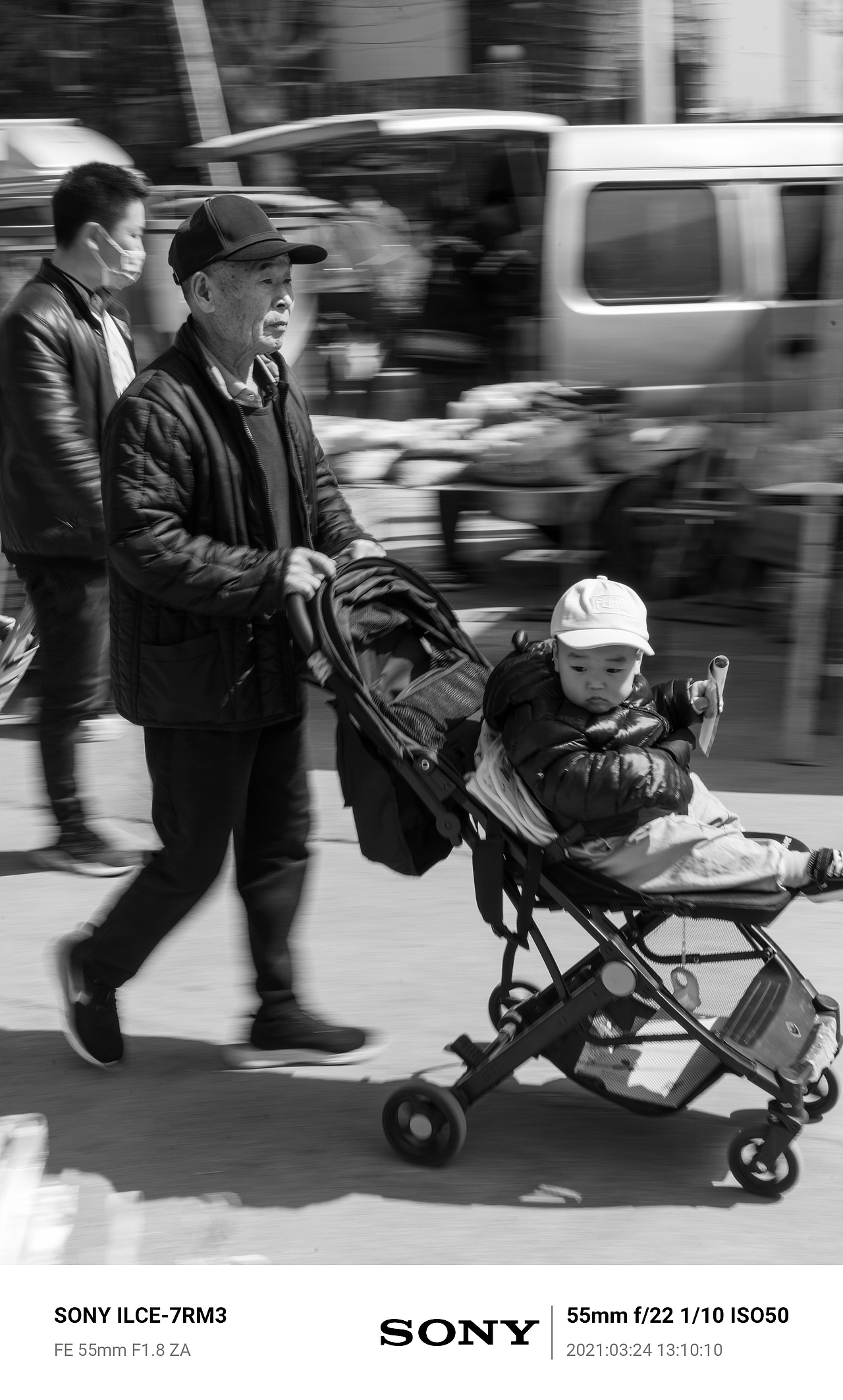 闲中热闹图一乐，遍看风情心自怡。