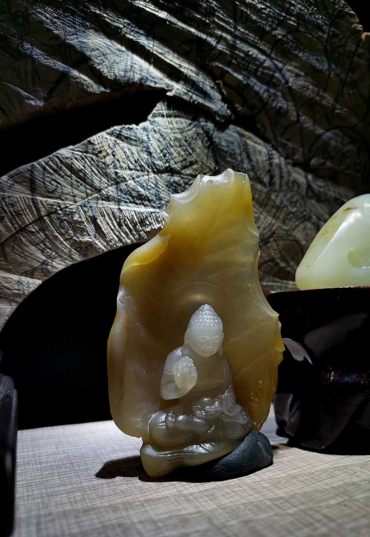 金丝玉冻光料一叶一菩提佛祖西域玉雕大师许像元作品（图ZMzM3NjEwNTk2） - 工艺品设计 - 站酷设计师象原原创素材 - 站酷ZCOOL