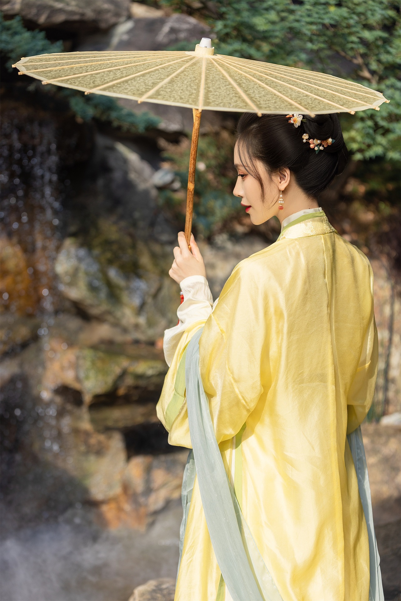 “有幸寻一盏人间烟火。”