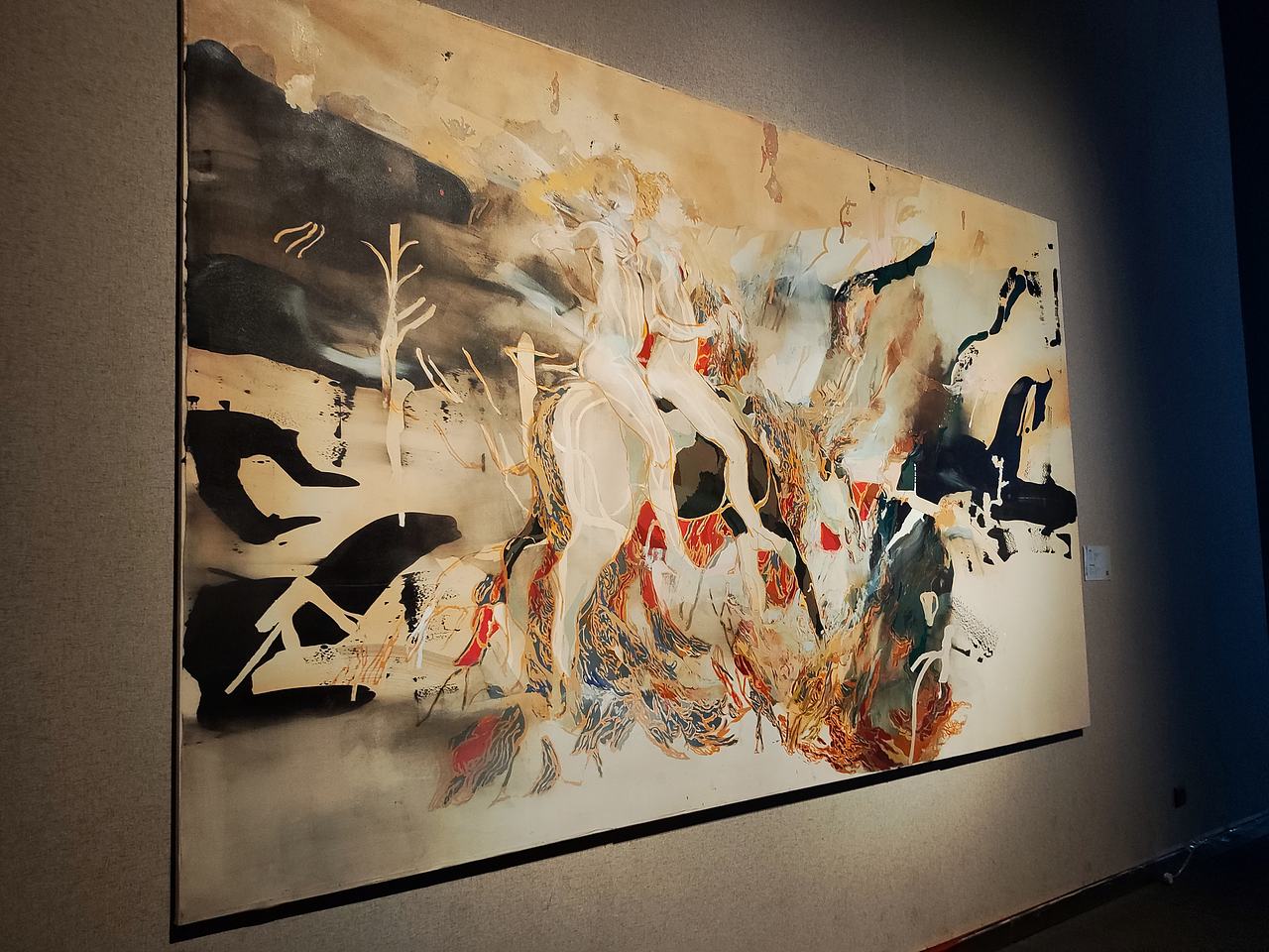 山东美术馆2022“共生世界”双年展现场作品拍摄（图ZMzMwNDcwMjEy） - 人文/纪实摄影 - 站酷设计师慢食光原创素材 - 站酷ZCOOL