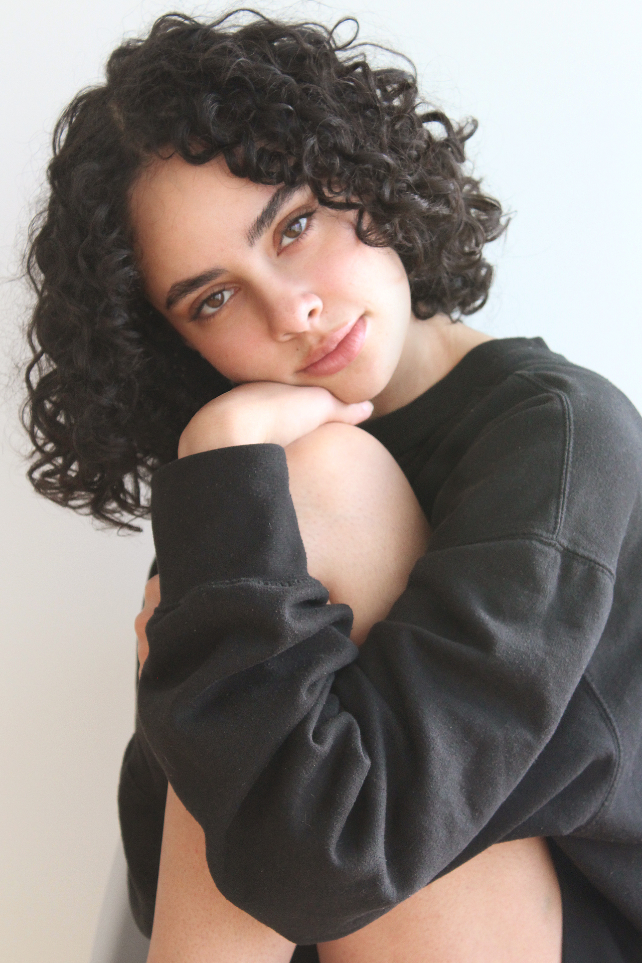 拉美风女外模 卷发小麦色女模 欧美外籍模特