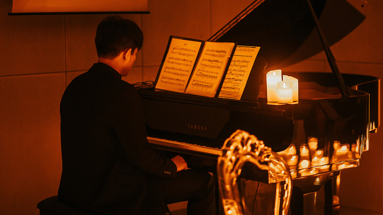 烛光音乐会（图ZMzA2MDgyMzE2） - 人文/纪实摄影 - 站酷设计师摄影师斯伟原创素材 - 站酷ZCOOL