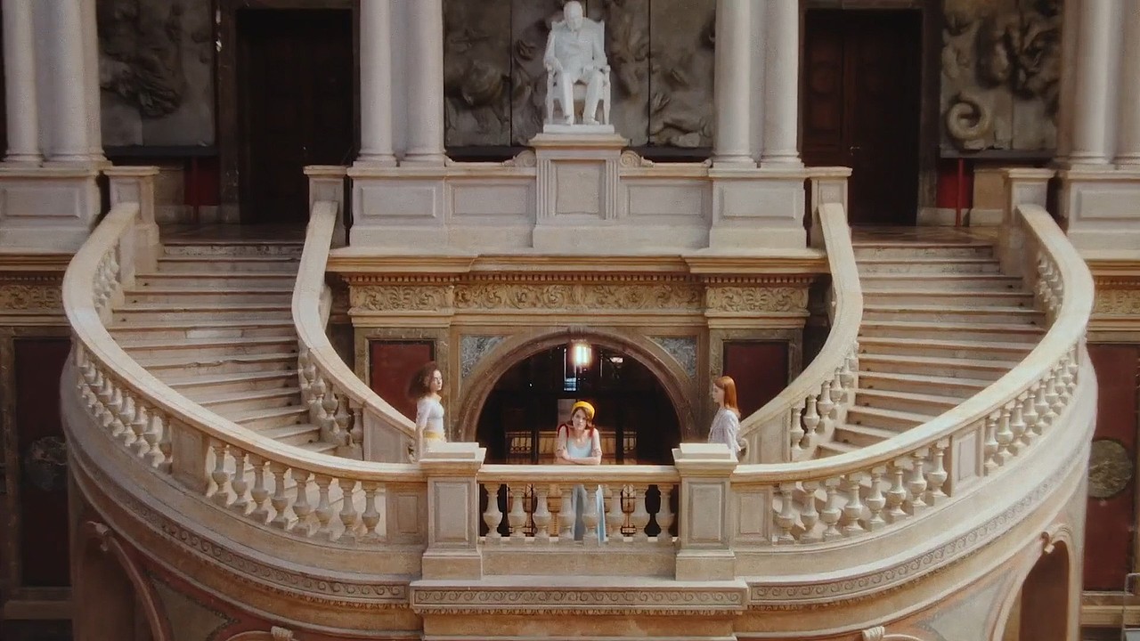 轻奢女装欧洲复古风欧美广告