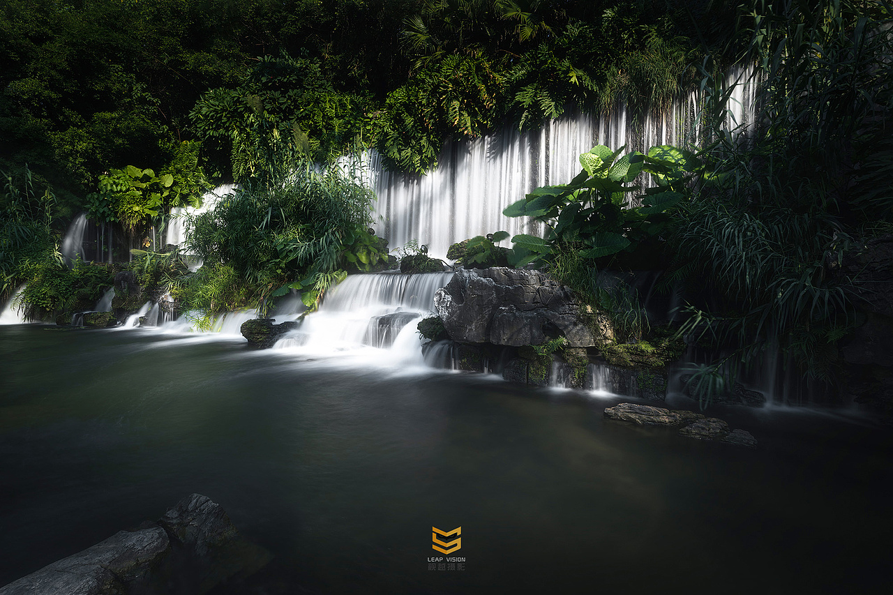 广州越秀区麓湖公园瀑布景观