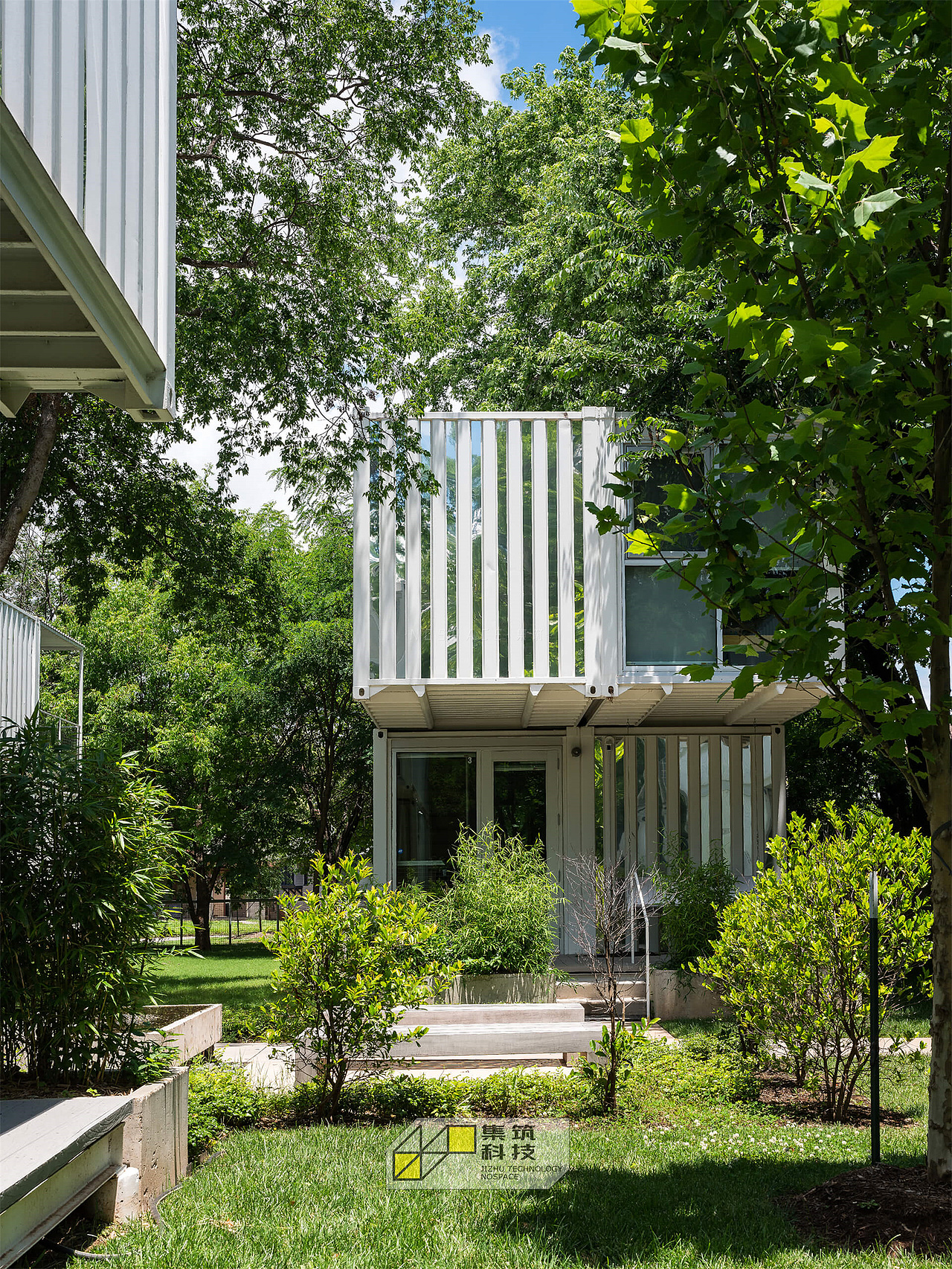 集装箱建筑案例|酒店民宿 松鼠公园纯白镜面集装箱民宿（图ZMzU3MzI2MDY4） - 建筑设计 - 站酷设计师果宇原创素材 - 站酷ZCOOL