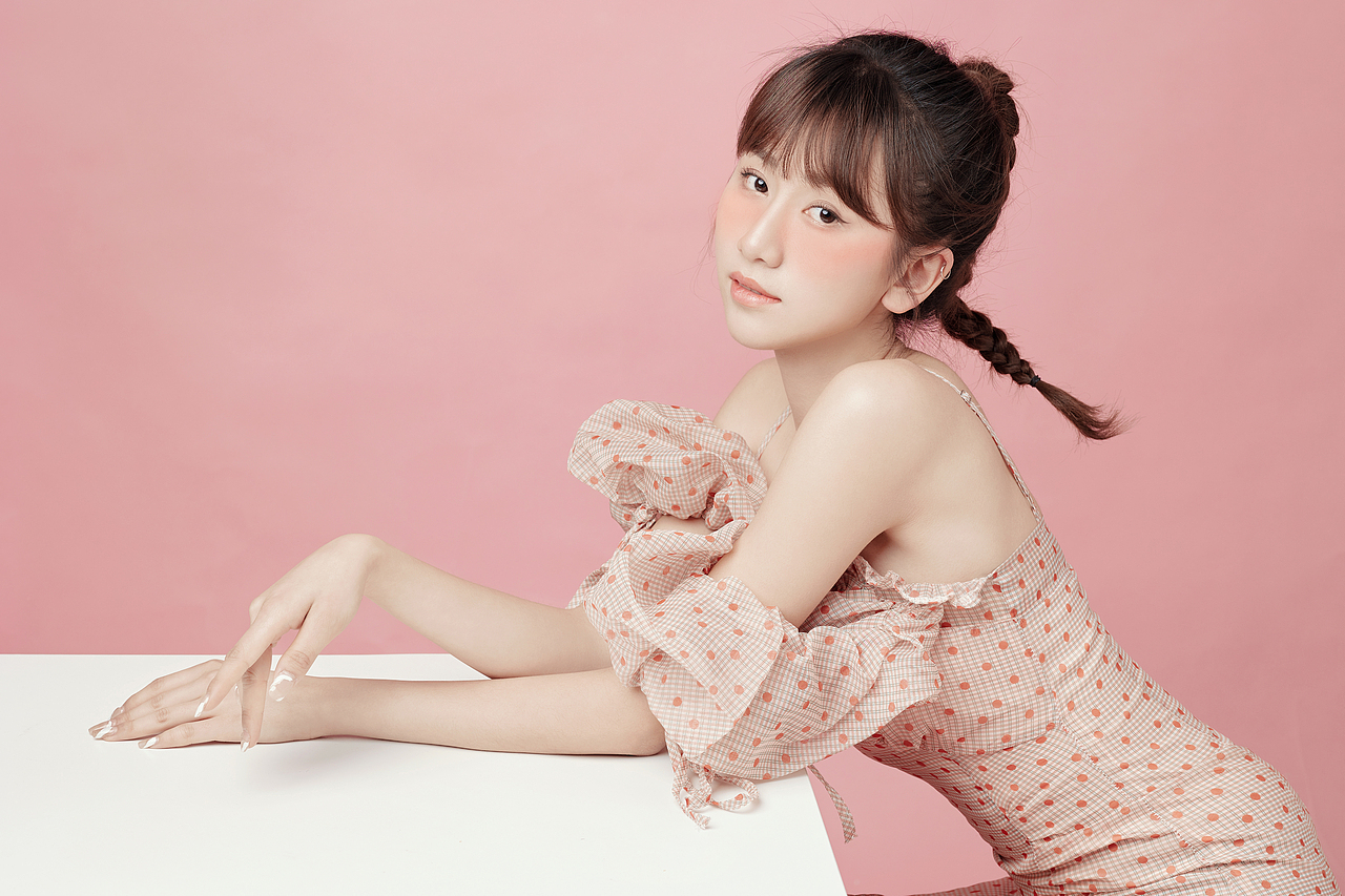 做自己的霸道总裁，少女系粉红个人写真（图ZMzEzMzkyMzA0） - 时尚/艺术摄影 - 站酷设计师遇见YUJIAN原创素材 - 站酷ZCOOL