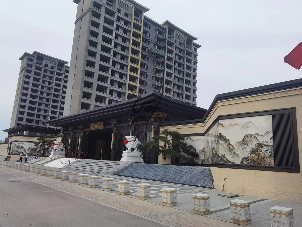 大同晋都府售楼部不锈钢大门 新中式景观门楼金属装饰